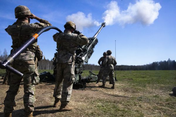 5月11日，美军士兵在爱沙尼亚塔帕中央训练区参加北约“快速反应2021”军事演习。（美国防御视觉信息分发服务网站）