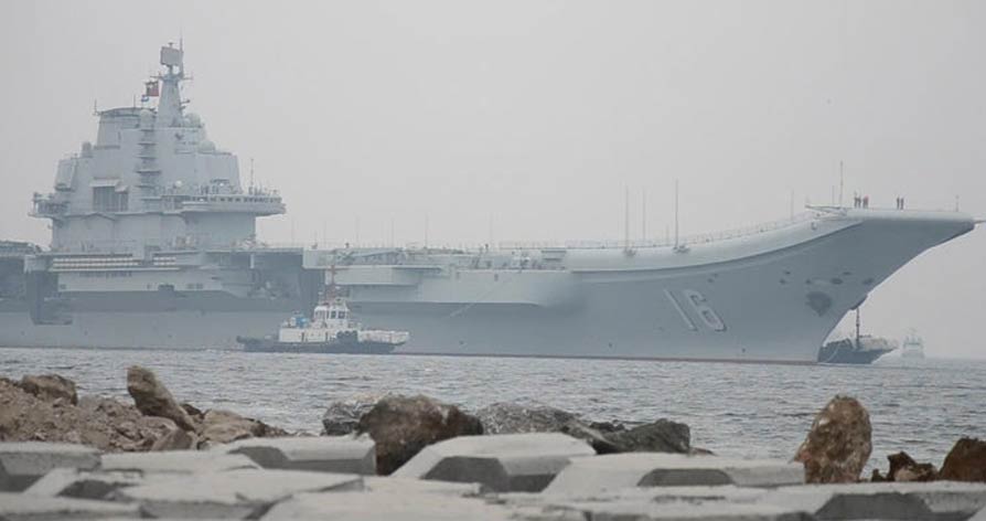 我海军航母辽宁舰返回大连港疑进行中期保养