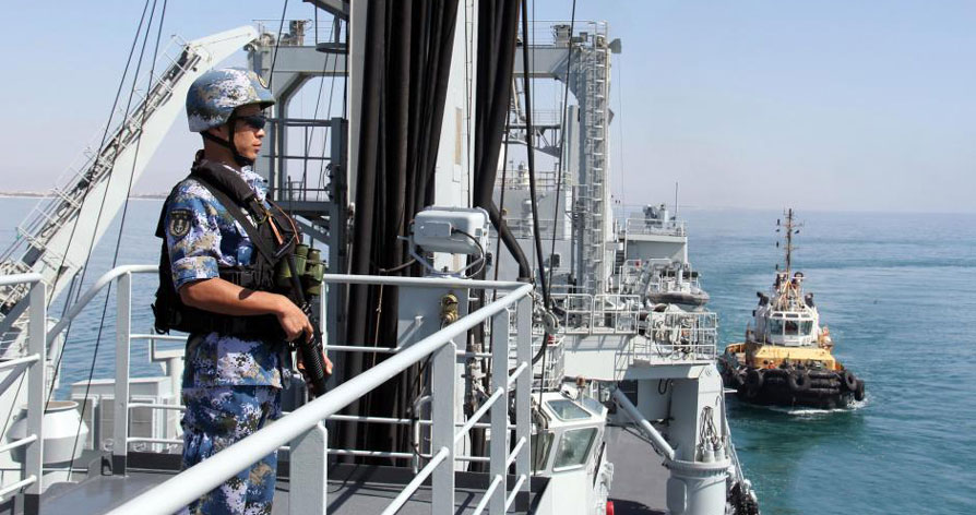 中国海军护航编队太湖舰抵阿曼塞拉莱港补给休整