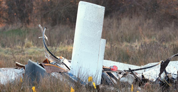 一架飞机在法国西北部降落时坠毁致4人死亡【组图】
