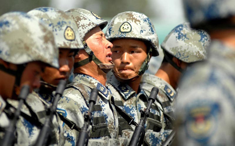 余红春作品：阅兵村的三兄弟