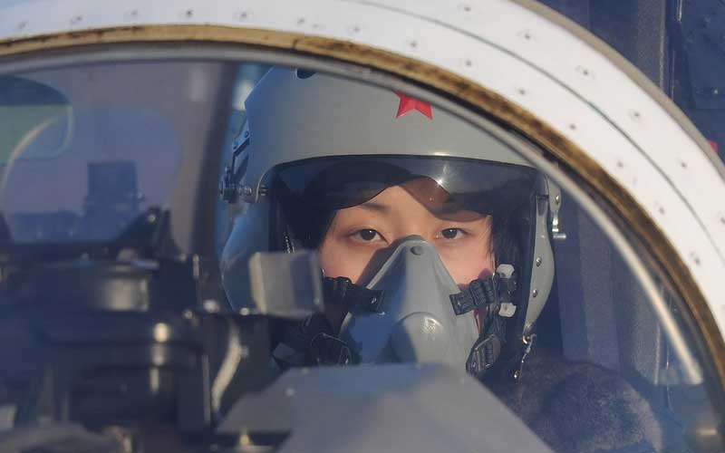 余紅春作品：中國首批女殲擊機飛行員