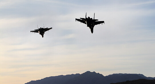 Guided-missile brigade conducts attack and defense drill