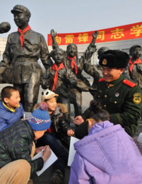 退伍兵践行雷锋精神