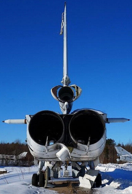 探险前苏联废弃空军基地