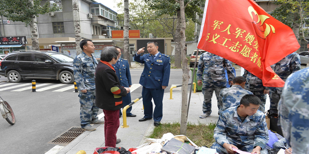 降温了！空军指挥学院&ldquo;西部温暖计划&rdquo;暖人心