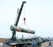 北海舰队岸导团重型导弹吊装