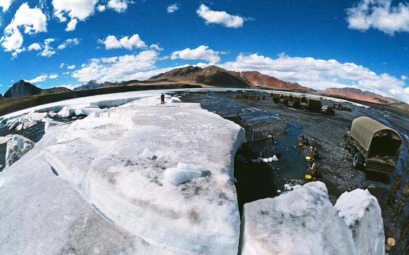 王建民作品：祖国四极守望和平的军人