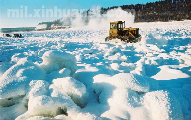 乔天富作品：2001年在北疆哨所领略极寒