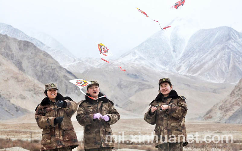 向文军作品：高原仨女兵