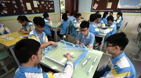 成都一中学校长发明&ldquo;英语麻将&rdquo; 帮学生学英语