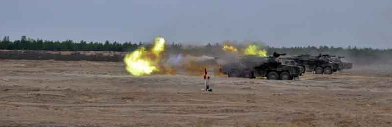 波兰精锐部队出动大批主战装备进行实战演习