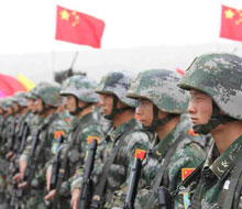 列队整齐的参演官兵