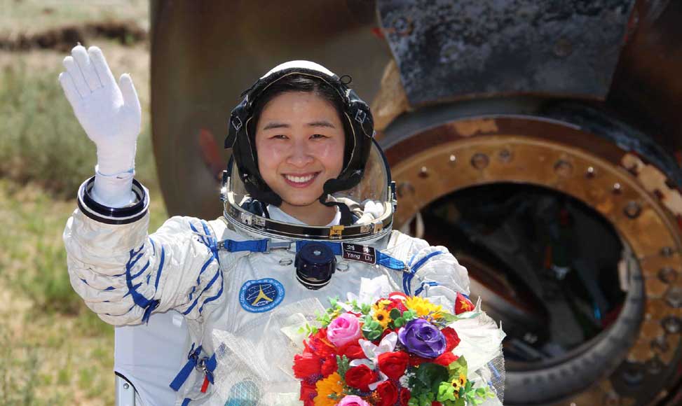 中国首位女航天员刘洋神采奕奕