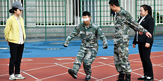 记陆军某扫雷排爆大队英雄战士杜富国