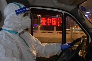 奔忙在武汉雷神山医院的&ldquo;摆渡人&rdquo;