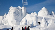 30米高的冰墩墩、巨型冰五環……冬奧元素扮靚冰城