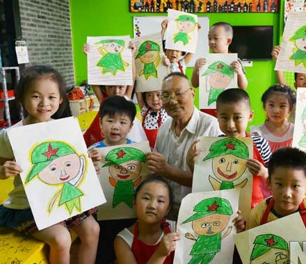 娃娃书画迎八一