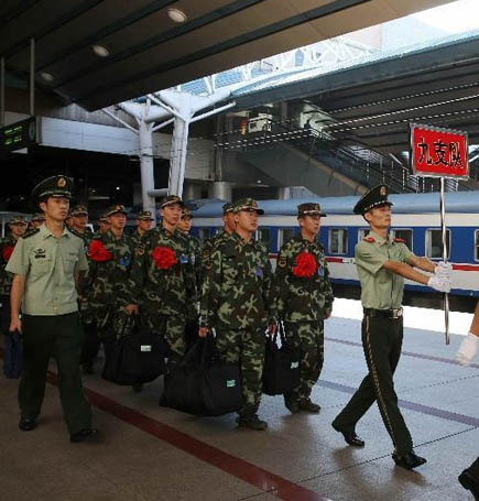 首都首批武警新兵入营