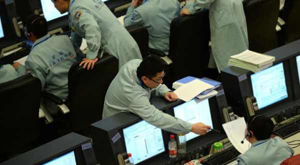 嫦娥三号状态正常 14日晚择机实施月面软着陆