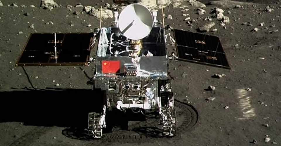 嫦娥三号着陆器和巡视器成功互拍