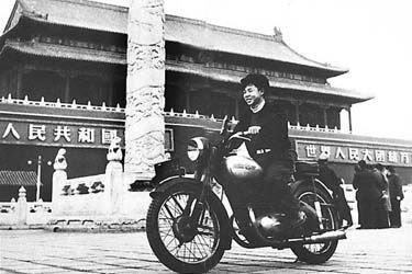 雷锋&ldquo;绯闻初恋女友&rdquo;：不是恋人只是姐弟