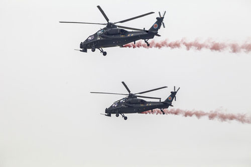 阿帕奇和米-28均靠翻筋斗赢赞誉