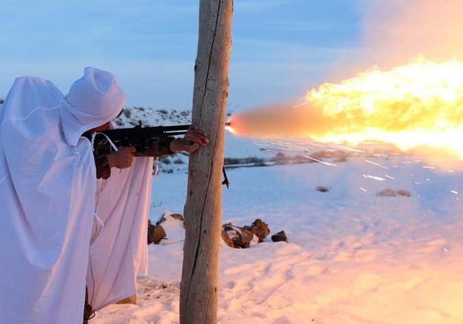 实弹射击演练硝烟弥漫