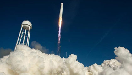 美国发射新型火箭给空间站送货