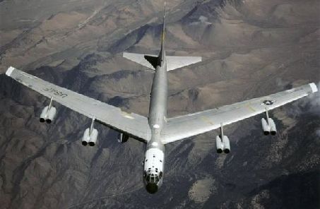 美军演练空中布雷封锁俄海军