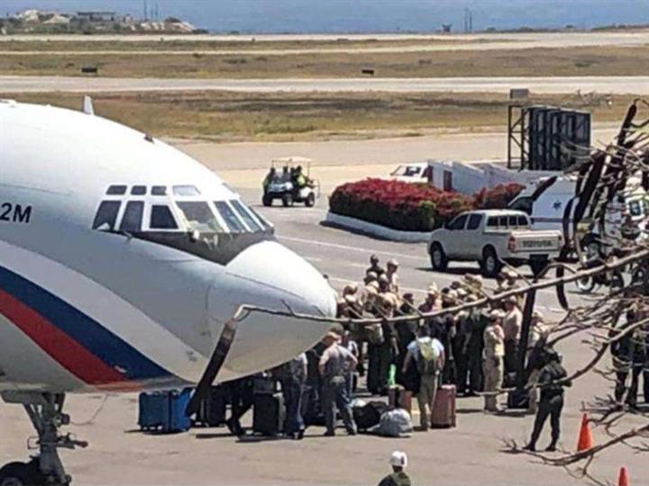 中国驻朝鲜大使馆祭奠中国人民志愿军先烈