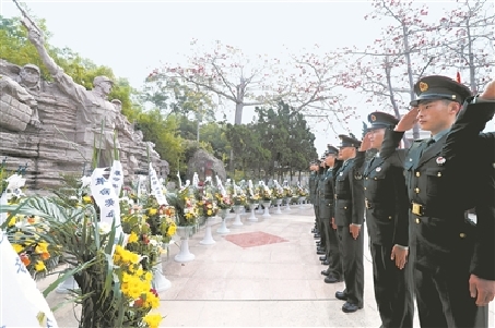 洒泪祭忠魂，枕戈为强军——全军官兵祭奠缅怀革命烈士