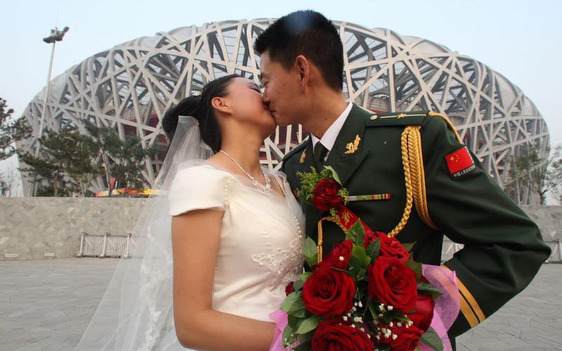 李光印作品：17对&ldquo;武警新人&rdquo;举行集体婚礼