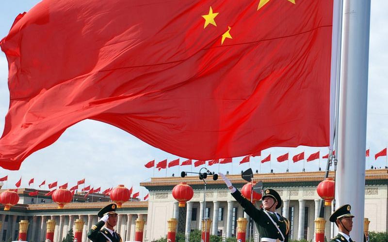 李光印作品：国旗丹心相映红