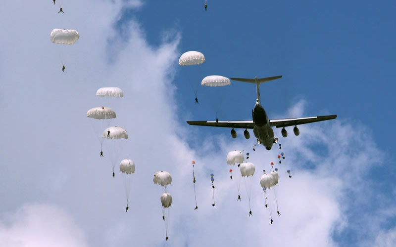 张雷作品：&ldquo;和平使命-2009&ldquo;中俄联合军演