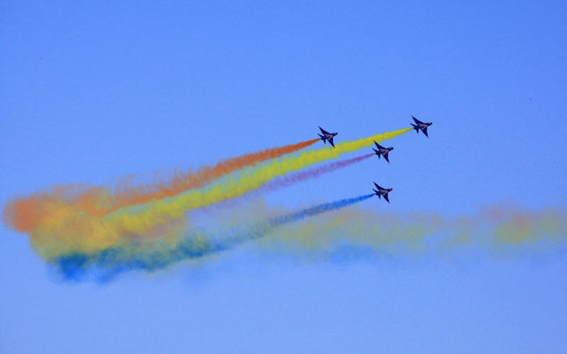 张雷作品：劲舞蓝天