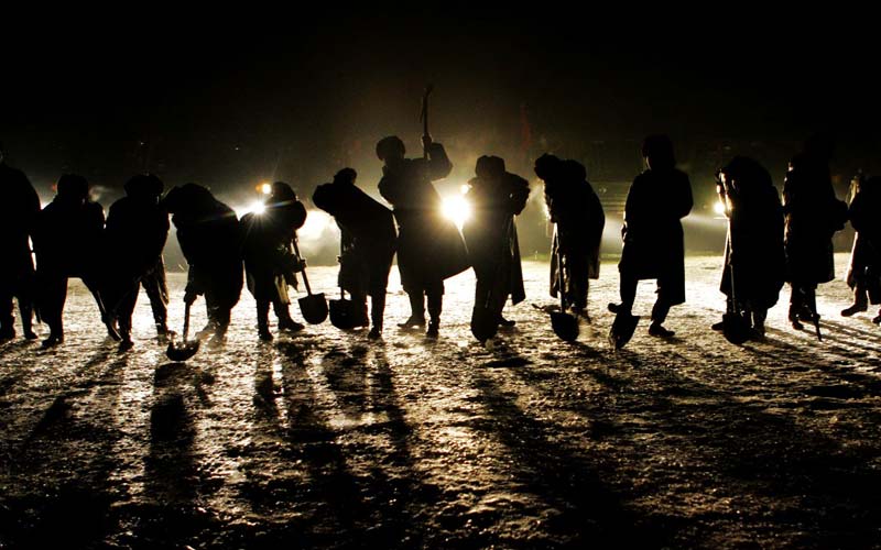 凌耀南作品：热血化坚冰