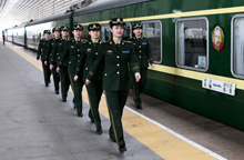 辽宁丹东边检站：旅客零距离感受边检魅力