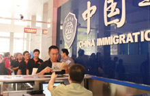 广西边检为马来西亚自驾车旅游团提供优质服务