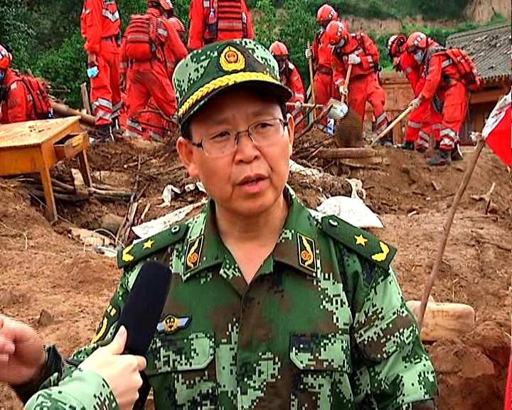 武警部队全力进行抢险救灾