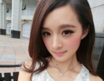 嫩模&ldquo;撞脸&rdquo;杨幂否认整容 海量私房美照曝光