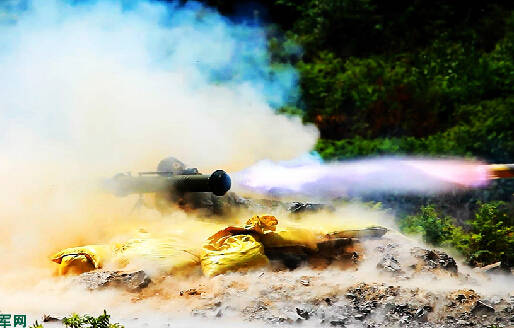 Border defense regiment conducts live-fire antitank rocket shooting training