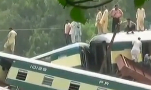 恐怖袭击？巴基斯坦运兵火车坠河 12人死亡