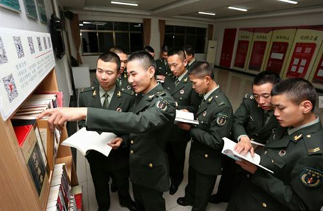 借鉴外军经验加强网络思想政治教育