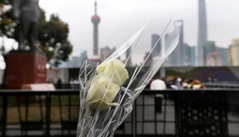 Citizens mourn for stampede victims at the Bund in Shanghai