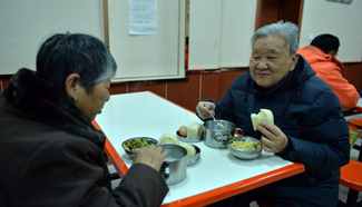 People in Lanzhou have breakfast at charity canteen