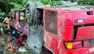 One died, dozens injured in central Vietnam's bus accident