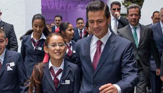 Mexican president meets children of primary education