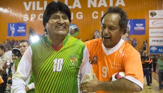 Morales, Scioli attend soccer match in Benavides