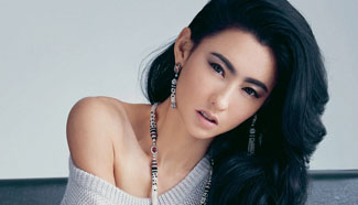 Cecilia Cheung covers fashion magazine